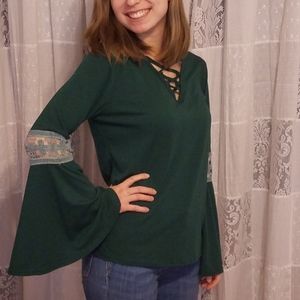 ✨3 for $25✨ Bell Sleeved Top